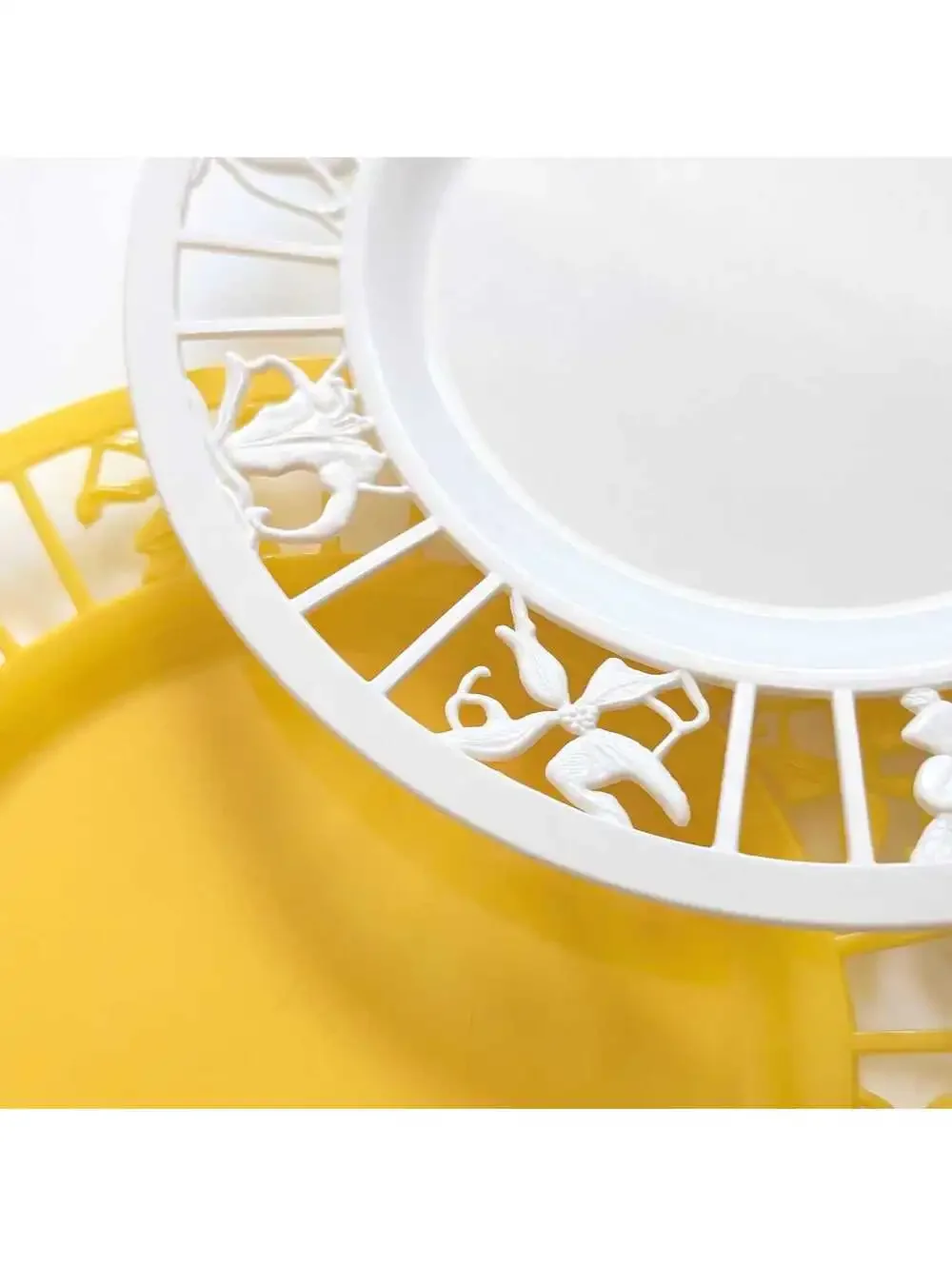 MCM Vintage Plastic Luncheon Plate Holders - Picnic Plates